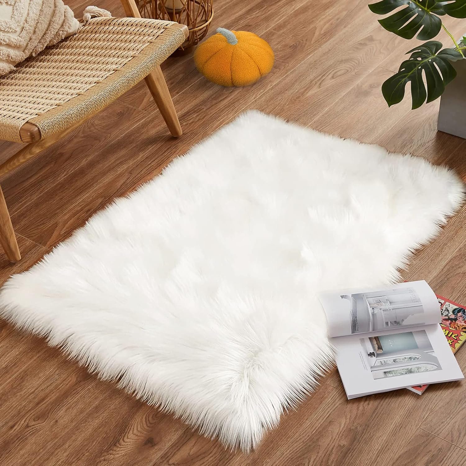 Goolela Faux Fur Rug Throw Small White 2x3 Sheepskin Rug Fluffy Washable for Bedroom Dorm Bedside Luxury Room Decor Rectangle